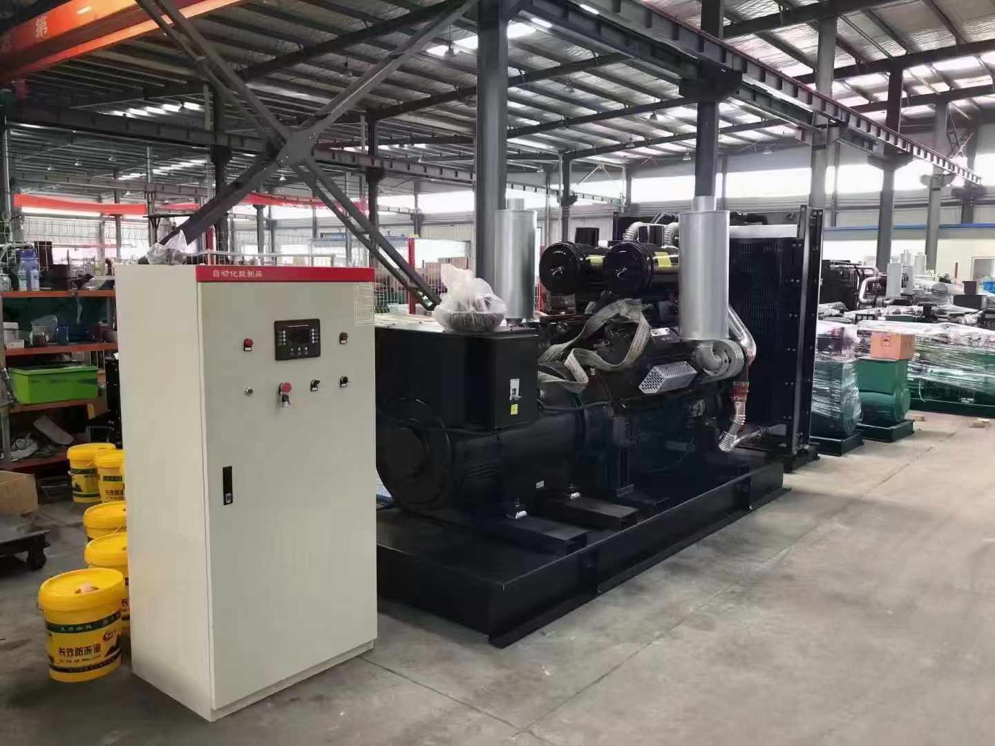 德宏柴油发电机运行时的噪音和振动水平如何？