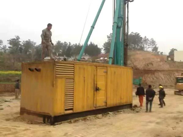 德宏如何判断水冷式机油散热器密封件是否需要更换？