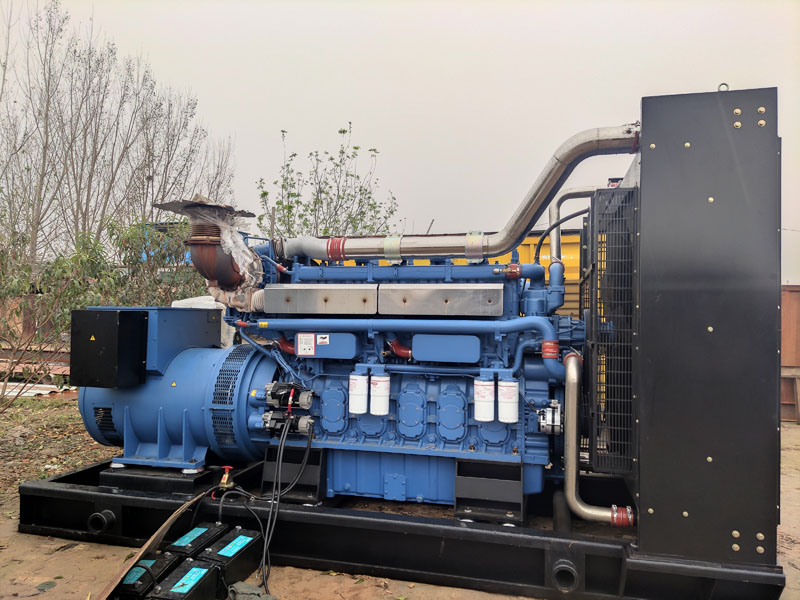 德宏柴油发电机组更换机油时，应遵循哪些步骤？